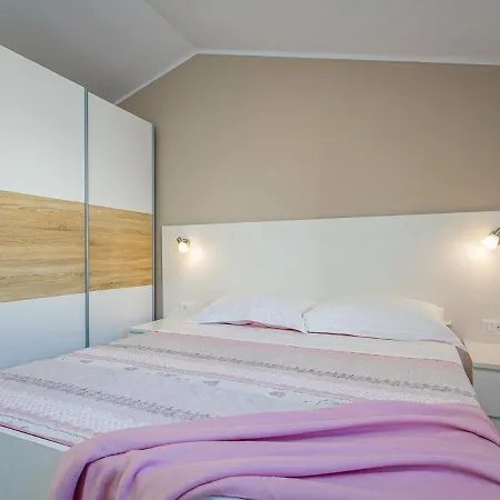 Ferienhaus Prenc - Pzn212 By Interhome *