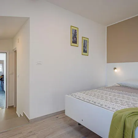 Prenc - Pzn212 By Interhome *