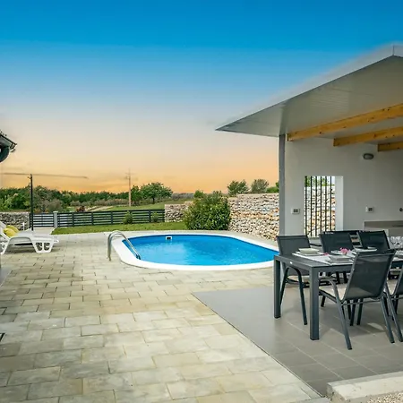Prenc - Pzn212 By Interhome Munci
