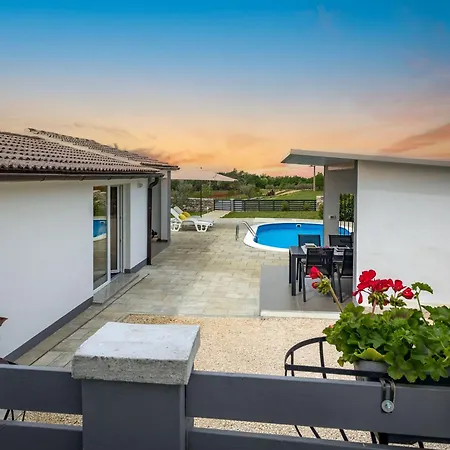 Dom wakacyjny Prenc By Interhome *